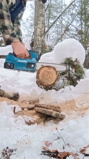 Makita XCU06 Electric Cordless Chainsaw