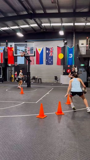 Morning sesh at @thelabbsunshine @macey.boyle @_orlamcmahon @alyssarodri9uez @meglucas | MIC Training