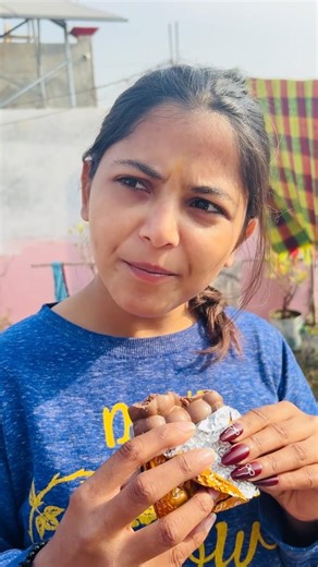 मुझे भी देना 🤣😂😭 मम्मी!!!#youtubeshorts #comedyshorts #siblings #dairymilk #chocolateday #bhoot #fun