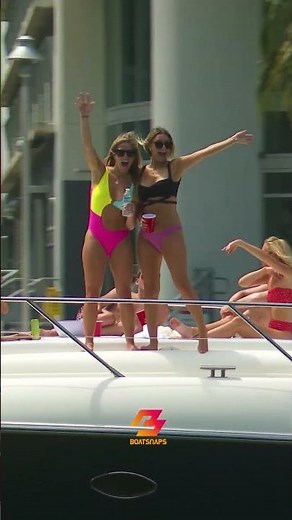 🌊📸👩‍❤️‍💋‍👩 Ladies of Haulover: Flaunting their Yacht Life for the Camera!