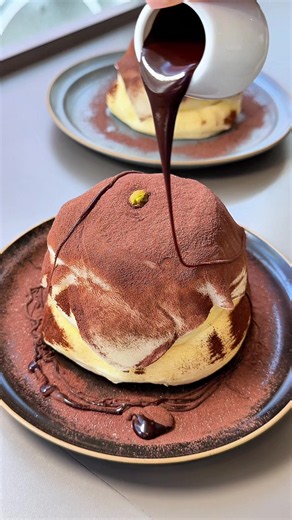 Japan's Chocolate Souffle Pancakes🥞 📍[Cafe Stand 10.8 カフェスタンド10.8] - Location: Fukuoka, Kurume, Torimachi 107-13, Takayama Building 1F - Hours: 11:00 - 17:30 - Menu: Dubai Chocolate Daifuku Pancake Drink Set (¥1,800) #pancake #soufflepancake #fukuokafood #japanesefood