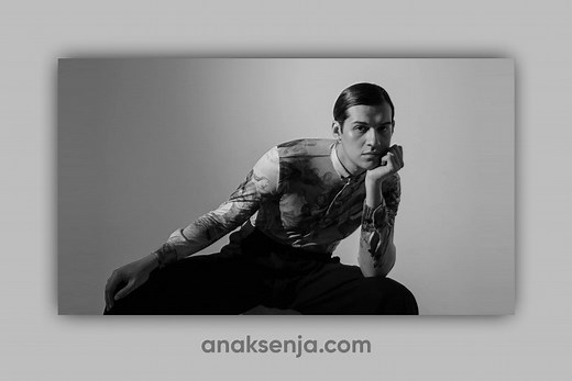 Makna Sebenarnya di Balik Lagu Evergreen dari Omar Apollo dengan Terjemahan