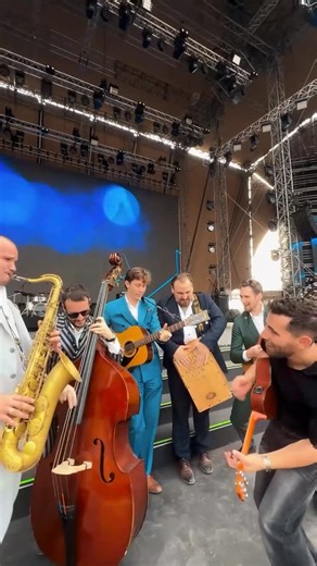 ‎Aziz Maraka عزيز مرقة‎ on Instagram‎: "بصوا لقيت ايه؟! Arab artist + European artists = Music satisfaction❤️ @knightsclub.vip"‎