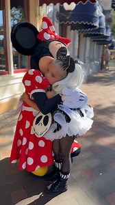 The Hug at the end with Minnie ❤️😭 I remember some of my greatest childhood memories being at Disneyland with my family. I remember how magical it was and how I felt being in the happiest place on earth. I am so glad I found my way back to the magic and am able to share it with my toddler. There is something about Disney and traveling that makes everything bad melt away and makes you stop to take in everything and make the memories. Something that makes you think about it everyday you return ho