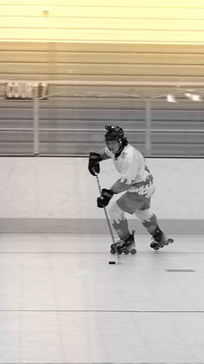 Nasher on Instagram: "HEATing up🔥🏒 #hockey #rollerhockey"