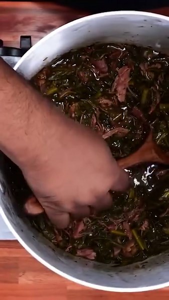 Super easy-to-follow Southern Collard Greens Recipe