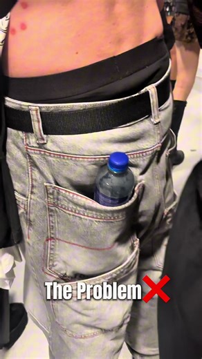 Tired of holding your bottle all night? We’ve all been there one hand stuck on “drink duty” instead of dancing. D&R bag fixes that. ✅ Go fully hands-free, keep your drink close, and stay in the moment all night long🖤 How to use: 1️⃣ Screw the universal cap on your bottle 2️⃣ put it in the bottle holder 3️⃣ Dance hands-free 😮‍💨✅ Every order comes with a FREE cap fan 🧢🪭🎁 Link in bio 🔗 #DreamAndRave #HandsFreeRaving #FestivalEssentials #TechnoNights