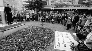 3.3K views | NEWSFLASH  Das war heute wichtig in der Region Osnabrück: Vor 25 Jahren: Osnabrücker Türsteher bezahlte Mut mit dem Leben - www.noz.de/artikel/1874528 Eis aus Osnabrück geht in die Welt - www.noz.de/artikel/1875367 Bombenangriff vor 75 Jahren: Das Ende Alt-Osnabrücks - www.noz.de/artikel/1871860 | noz.de | Facebook