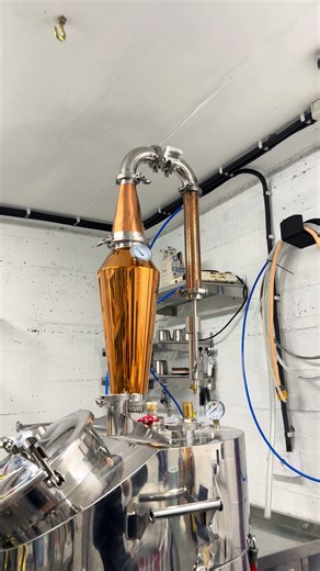 Паралельно розбавляєм спирт #горілка #спирт #самогон