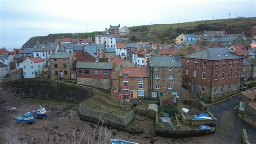 Drone discovers Staithes: North Yorkshire's historic harbor - Worldwide