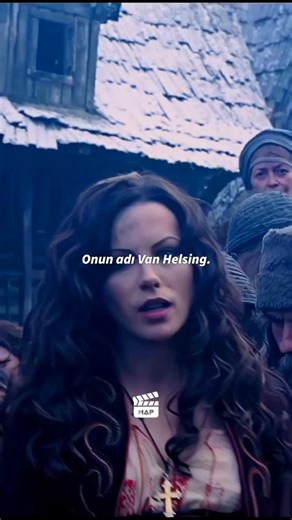 Movies And Peliculas ꪜ on Instagram: "Vanessa Helsing (Kelly Overton), ünlü vampir avcısı Abraham Van Helsing'in soyundan gelmektedir. Gelişen bazı olaylar ile vampirler artık gündüz de dışarı çıkmaktadır. Atmosferde oluşan toz tabakası yüzünden güneş ışıkları vampirleri etkilemediği için gündüzleri de dışarı çıkabilmektedirler. Van Helsing 🎬"