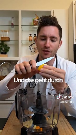 Diese Inhaltsstoffe machen dein Immunsystem stark! 🫚 Ingwer Ingwerbestandteile können 5-HT3-Serotoninrezeptoren im Darm modulieren. 👉 Dadurch können viszerale Übelkeit reduziert und die Darm-Hirn-Kommunikation stabilisiert werden. 🔗 https://portal.fis.tum.de/en/publications/ginger-and-its-pungent-constituents-non-competitively-inhibit-act 🌕 Kurkuma (Curcumin) Curcumin wirkt nicht wie ein klassischer „Radikalfänger“, sondern greift an der Steuerzentrale der Entzündung an. Es verhindert, dass 