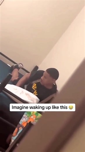 526K views · 22K reactions | Prank sleeping people藍#funny #prank #scare #jumpscare #sleep #reaction #haha #藍藍藍 | UsFunniestvideo | Facebook