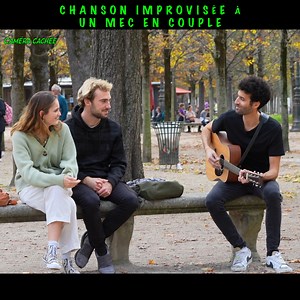 Chanson complètement improvisée à un mec en couple assis sur un banc | Alex Fredo