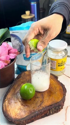 Have you ever mixed baking soda, lemon, and honey? #Tips #usefultips #foryoupage #healthandwellness