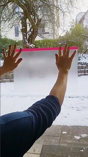 Eine einfache Bastelidee für Kinder | Folie und Krepppapier