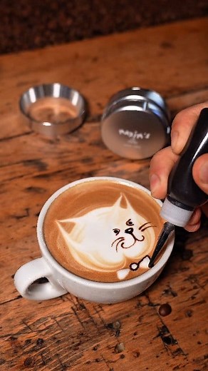 A cheeky latte kitty🐱❤️ | Latteartcity