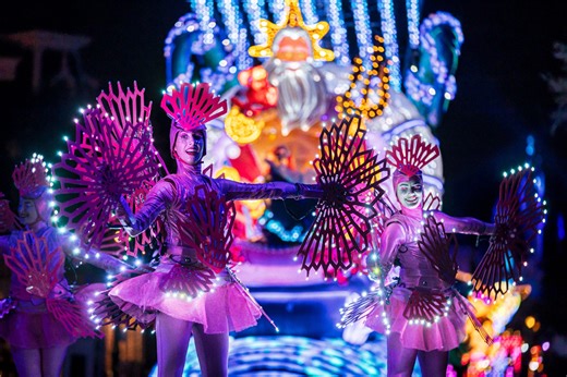 “The Little Mermaid” Float Breaks Down with Visible Smoke During the Paint the Night Parade at Disneyland