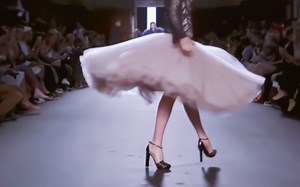 【Julien Fournie】老娘告诉你什么叫『神仙撩裙摆』✨❤️