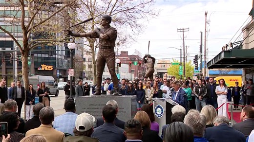 Ichiro statue breaks during unveiling ceremony