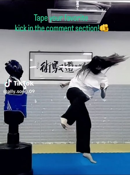 Speed Kicks Emerge: Taekwondo Girl's Cool Moves