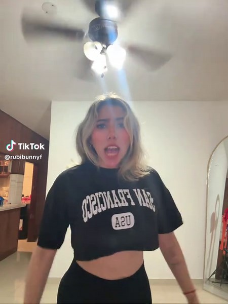 Videos de RubiBunny🩷🐇 (@rubibunnyf) con “Un Gatito Me Llamó - KAROL G”