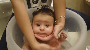 9.3K views · 155 reactions | Aderimos aos banhos no balde desde que...