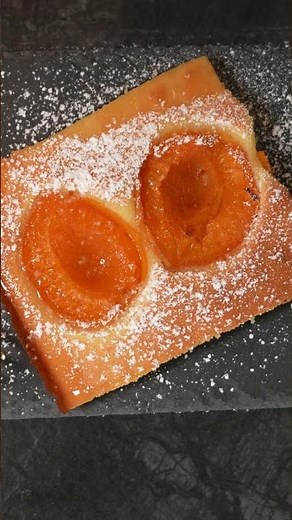 Moist apricot cake from the tray – quick and easy to make