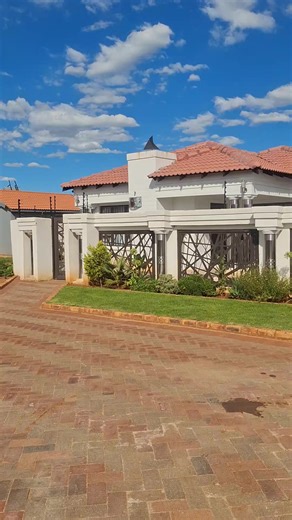 Sister A's Dream House in Ratanda with Pool