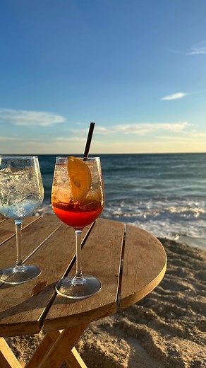 11K views · 217 reactions |  Parcelles de mon voyage ☀️ La France a toujours occupé une place spéciale dans mon cœur, avec sa culture, sa cuisine et ses paysages à couper le souffle ! Ce séjour à Marseille et ses environs n’a fait que confirmer mon amour pour ce pays ✨ Un grand merci à ma tendre amie pour son accueil si bienveillant et pour m’avoir dévoilé la beauté de sa région ☀️! #explorefrance #marseillejetaime #voyageenfrance | Kate Moya | Facebook