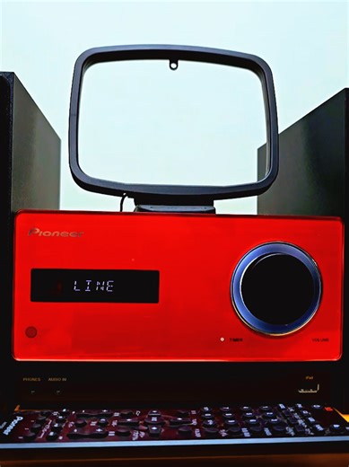 Dàn loa nghe nhạc Piineer ✔️ Thiết kế đỏ bóng cực sang 🔴 ✔️ Full chức năng: CD / USB / FM / AUX / Dock iPod ✔️ Có remote zin – dùng cực tiện 🎛️ 💥 Chất âm: – Tiếng sáng, chi tiết – Bass gọn, treb rõ – Nghe nhạc vàng, bolero, chill đều hợp 📦 Tình trạng: – Máy zin 110V 🇯🇵 – Hình thức đẹp như mới 👉 Dàn nhỏ – giá mềm – chơi ổn định lâu dài! 📩 Inbox – Ship toàn quốc #pioneer #danmini #loabluetooth #loamini #nghenhac