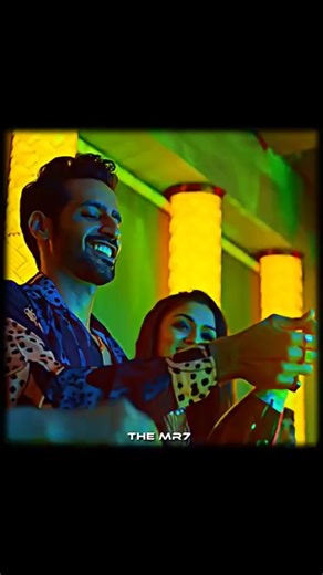 benoxy on Instagram: "在日本，研究人员正利用智能人行道将日常活动转化为清洁能源⚡。这些道路内嵌特殊的压电材料，可以从行人的脚步中收集动能。当人们行走、奔跑或跳跃时，路面会轻微变形，从而产生机械压力。压电晶体将这种压力转化为电能🔋。 这些能量可用于照亮路灯、为公共显示屏供电，甚至监测行人流量。这种技术不仅减少了能源浪费，还展示了未来城市的无限可能🌍。 在东京、京都等城市的试验区，人们的每一步都在为绿色地球贡献力量💚。科技让生活更环保，也让每一个脚步更有意义✨ #日本 #科技 #创新 #可持续 #绿色能源 未来城市 环保 知识 事实 推荐 你知道吗 技术 实验 热门"