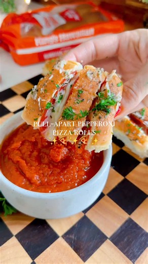 These pull-apart pizza rolls disappear FAST 🍕🔥 We always use @KingsHawaiian Original Sweet Rolls because they’re pillowy soft, hold all the cheesy goodness, and add the perfect balance to savory fillings Easy, cozy, and totally shareable.. These are always the first thing gone at our house — game day, movie night, or an easy weeknight win. like this post & comment PIZZA for the recipe! #kingshawaiian #easyrecipes #gamedayrecipes | Life by Leanna