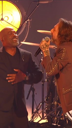 Darius Rucker & Black Crowes Perform 'She Talks to Angels' at CMT Awards