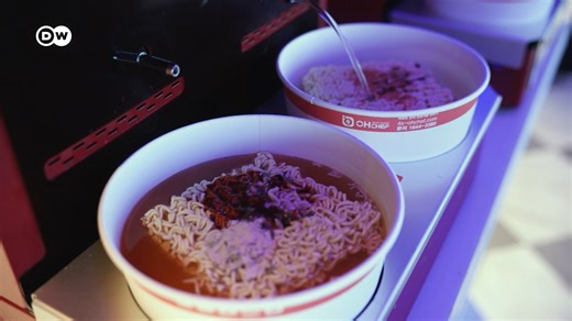 La comida coreana sigue expandiéndose a nivel global. En 2024, los fideos coreanos conocidos como ramyun superaron los mil millones de dólares en exportaciones, impulsados por su popularidad internacional y por el uso de sistemas de inteligencia artificial en producción, logística y control de calidad. | El Universal Online