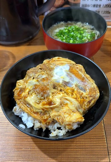 調理場で活躍する80歳のおじいちゃん！暑い日も寒い日も働きお客さんを笑顔にする美味しいご飯をこれからも楽しみたい！ ①今屋のハンバーガー（ホットドッグ） ②おでん安兵衛（おでん） ③やぐら（カツ丼） #福岡グルメ #japanesefood #tiktokfood