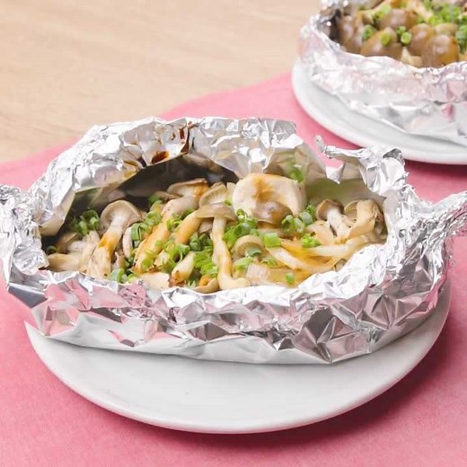 バターが香る♪ ささみときのこのホイル焼きのレシピ動画・作り方 | デリッシュキッチン