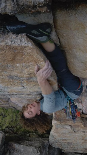 Patagonia on Instagram: "Keep your cadence in cold conditions with the lightweight, breathable and quick-drying R1® Air technical fleece. Its hollow-core yarns and unique zigzag pattern trap the warmth you need and vent the heat you don’t. Now in new silhouettes for all your layering needs. Explore the new styles at the link in bio."