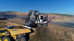 135K views · 2.2K reactions | The Liebherr Mining Excavator R 9400 with backhoe attachment operating at Trapper Coal Mine, Colorado (USA). The R 9400 commissioned at the mine is powered by a diesel engine that complies with USA/EPA Tier 4 final exhaust gas regulation. The 345-tonnes (380 tons) excavator has a rated output of 1,250 kW (1,675 HP)! Take a look! | Liebherr Mining | Facebook