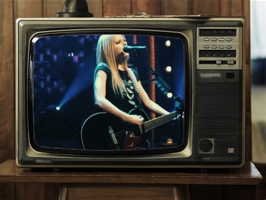 Avril Lavigne - Nobody's Home | R E T R O F I L E