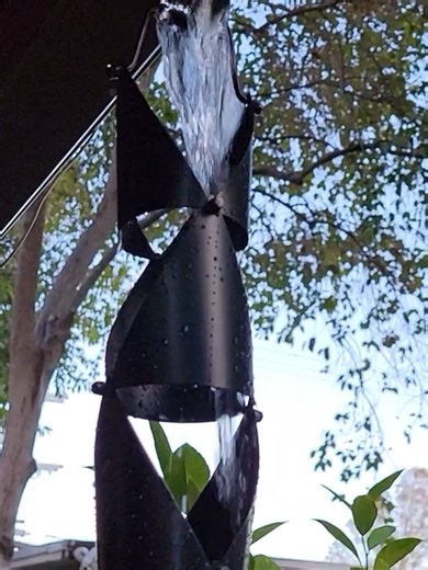 ✨ Update your exterior with modern form and function — shop the Origami™ II Round Black Rain Chain today! Link in bio 🌧 #rainchain #modernhome