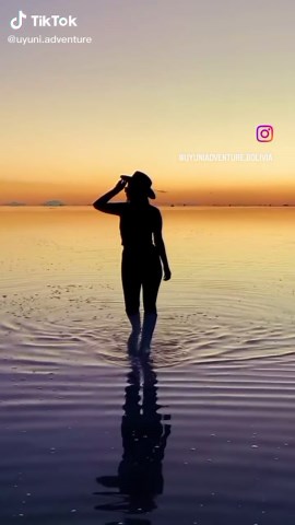 ✨ Get ready for the mirror season! ✨ The rain is coming, and so is Uyuni's breathtaking mirror effect! 🌧🌌