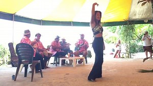 2.9K views · 84 reactions | Quand une vahine s’élance sur la piste de danse pour la fête des pères #unique #oritahiti #aparima #vahine #tahiti #moorea | Tahiti Dance Online | Facebook