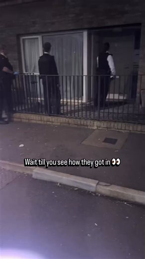 Met officers had a proper time of it trying to get through this front door in Walthamstow last night 😭🚪 (featuring @_ademaraz) Footage shows officers using the “big red key” battering ram to try and force entry - and the door wasn’t having it. Modern reinforced doors built different.📍 Walthamstow, East London🎥 Submitted by @_ademaraz #UB1UB2 #London #Walthamstow #MetPolice