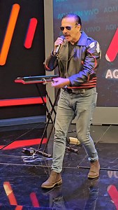 Esta noche nos visita Freddie Mercury (Jorge Busetto) en un homenaje a grandes estrellas del rock inglés.🎸🎤🎸 #aquienvivo #redbolivisión #freddiemercury #queen #homenaje | Aquí En Vivo