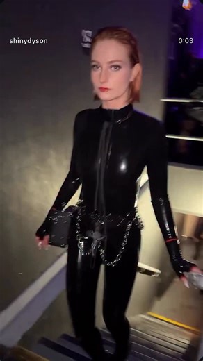 HeavyRubber Dolls by Rubber HH 🇩🇪🇺🇦🇵🇱🇬🇧🇨🇦🌍 on Instagram: "Okay upstairs to the shiny #fetish #rubber party we go too kinky #rubberdoll live the adventure @shinydyson"