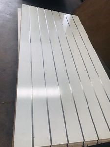 [Hot Item] Manufacturer Wholesale Display Slatboard Slotwall System Store Panel 18mm FT Section Heavy Duty Slat Wall Garage PVC Slatwall