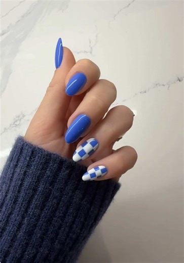 Beautiful Blue and White Spring Nails Inspiration