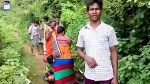 Mother gives birth and has umbilical cord cut with STONES