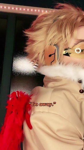 This just gave me big Hawks vibes I cannot explain it 🫣 #hawks #hawksbnha #bnha #bnhacosplay #myheroacademia #hawkscosplay